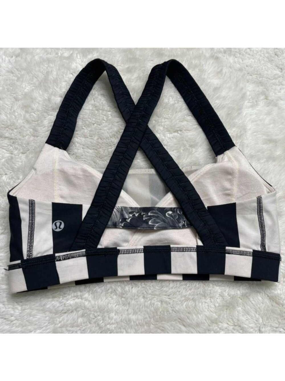 Lululemon Inner Heart Sports Bra 6 Black White Checker Plaid Criss Cross Back